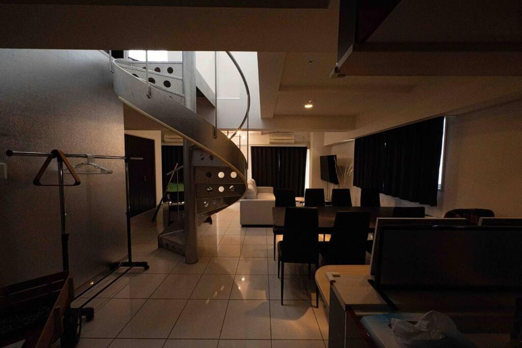 Appartement メルシアター鈍色の風・最上階デザイナーズルーム à Ōsaka Extérieur photo